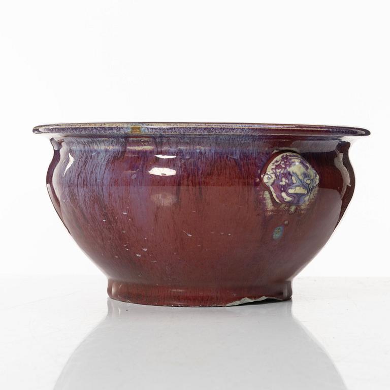 A Chinese sang de boeuf stoneware bowl / flowerpot, 20th century.