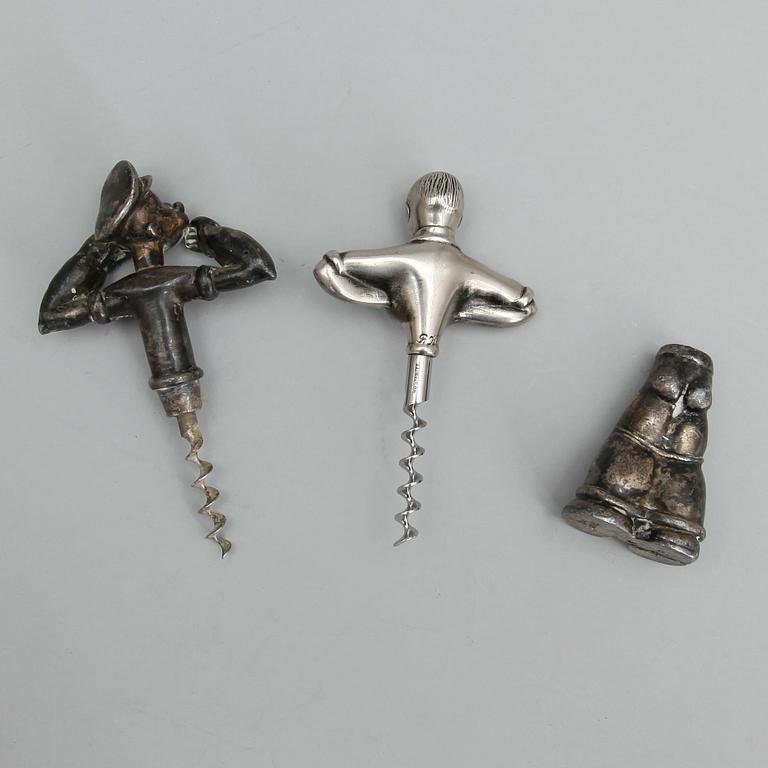 KORKSKRUVAR, 2st, vitmetall samt bly, bl a "Bulls", 1900-talets första hälft.