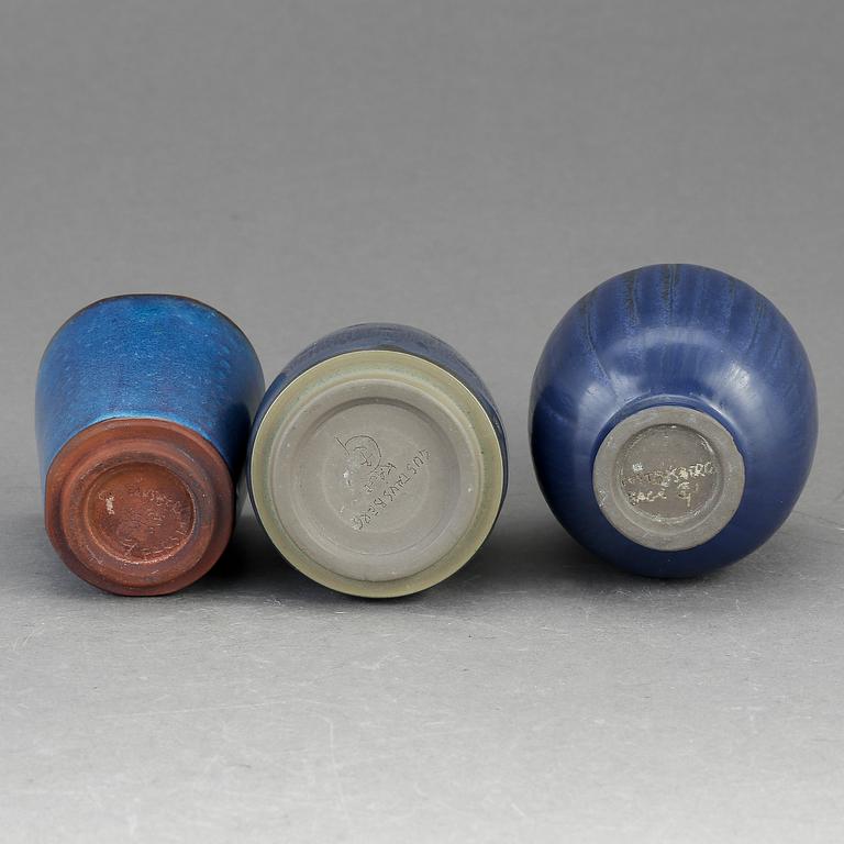 VASER, 3 st, stengods, Farsta, Wilhelm Kåge, Gustavsberg, 1900-talets mitt.