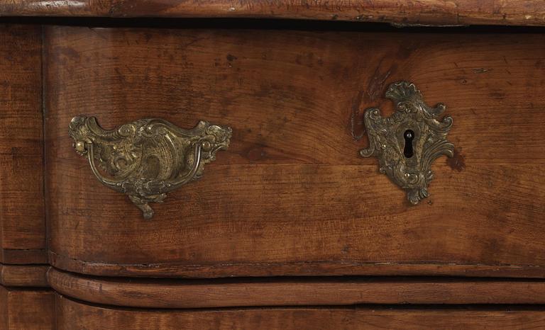 A Royal late Baroque mid 18th century commode with the monogram of Queen Lovisa Ulrika.