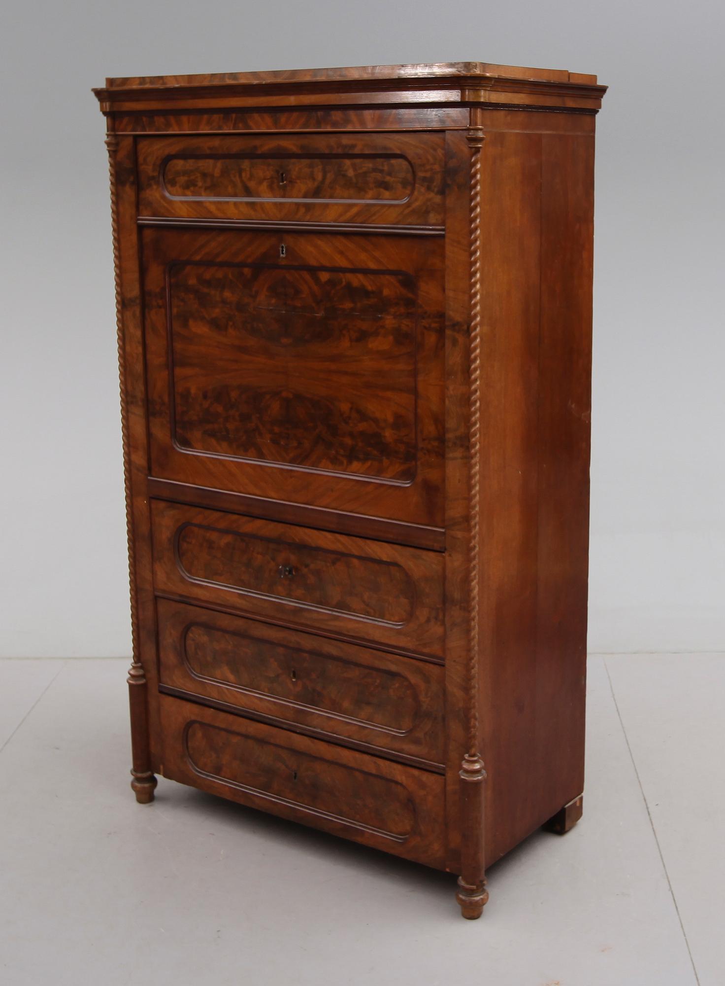 CHIFFONJÉ, 1800-talets mitt.