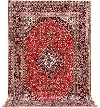 A carpet, Kashan, ca 390 x 243 cm.