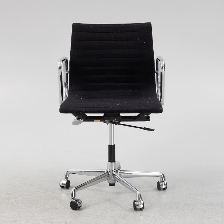 Charles & Ray Eames, skrivbordsstol, "EA 117", Vitra.