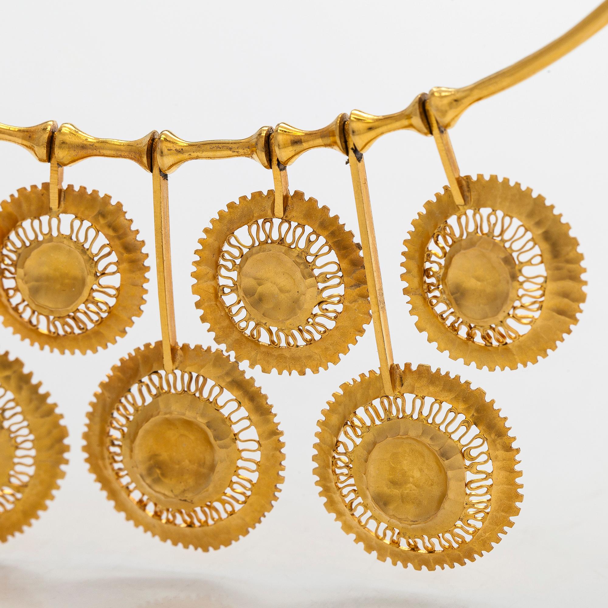 Tapio Wirkkala, a 14K gold collier, 'Viking necklace' by Westerback, Helsinki 1970.