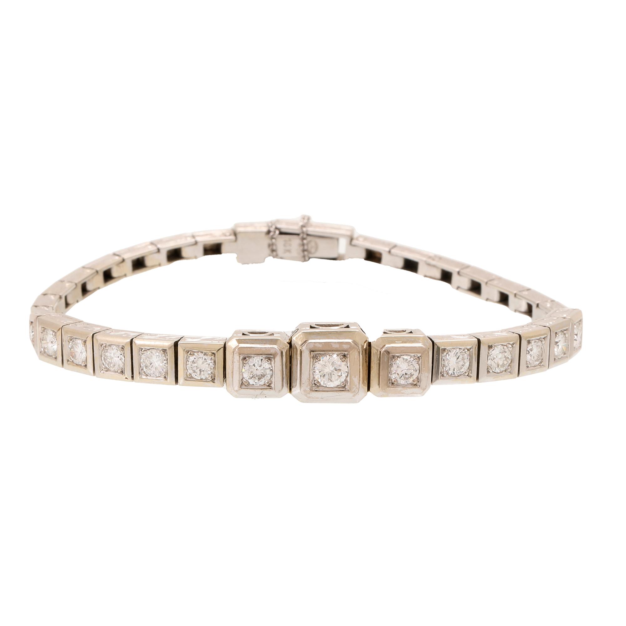 An 18K white gold bracelet with brilliant cut diamonds.