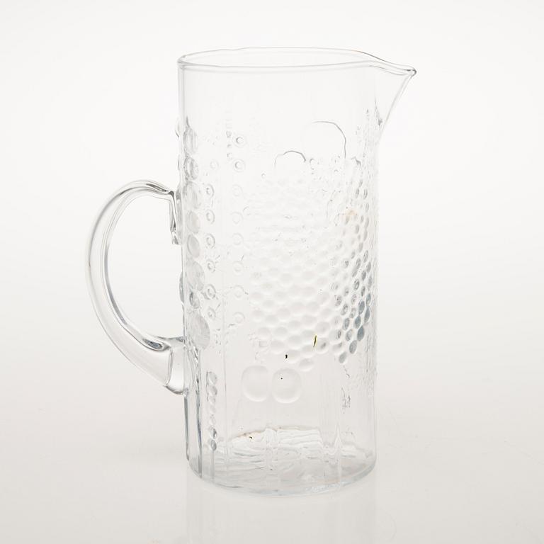 OIVA TOIKKA, a 13-piece 'Flora' glassware for Nuutajärvi Notsjö. In production 1966-1991.