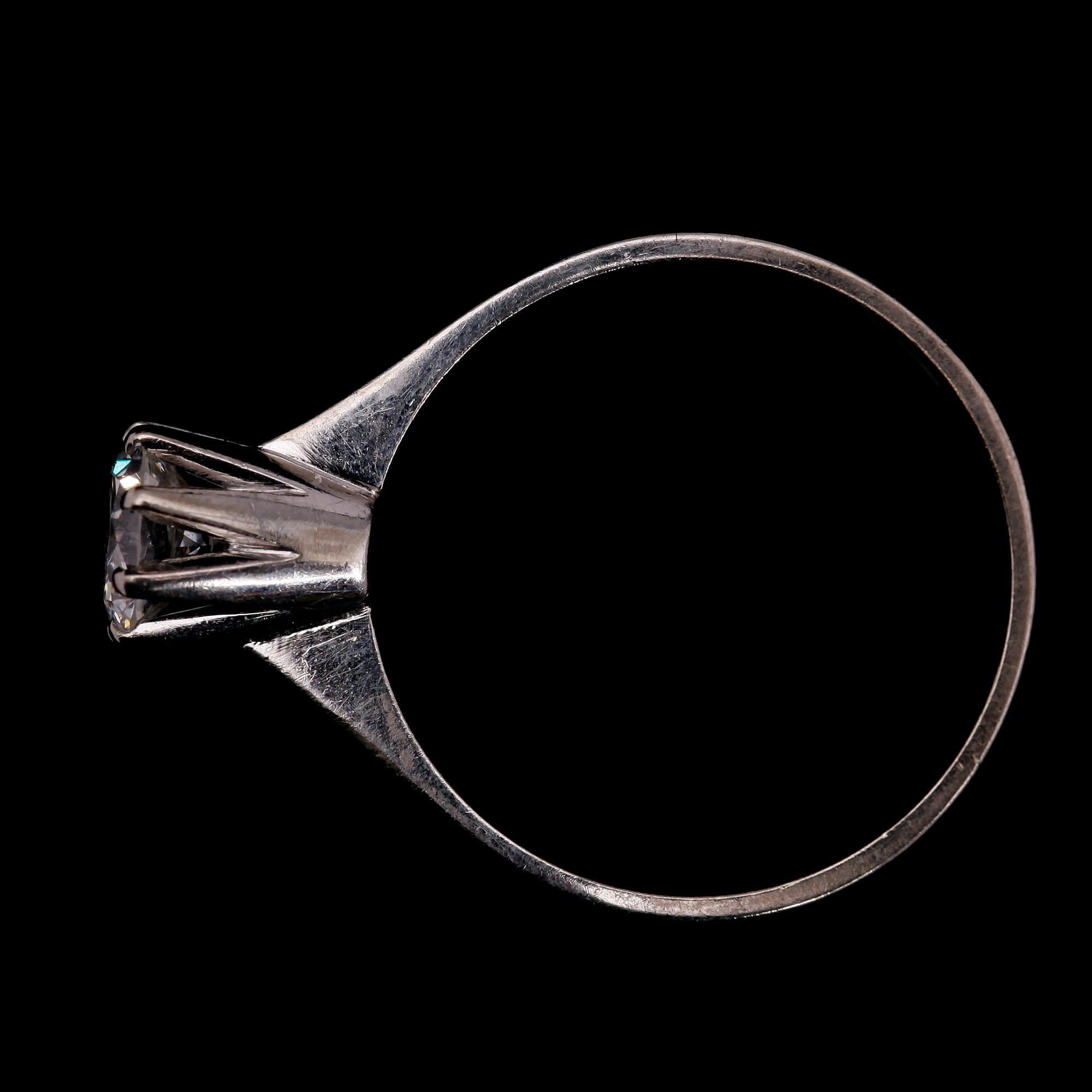 RING, 18 k, briljantslipad diamant 0.91 ct, enl intyg, svenska stämplar LEA, 1970. Total vikt ca 3,8 gram.