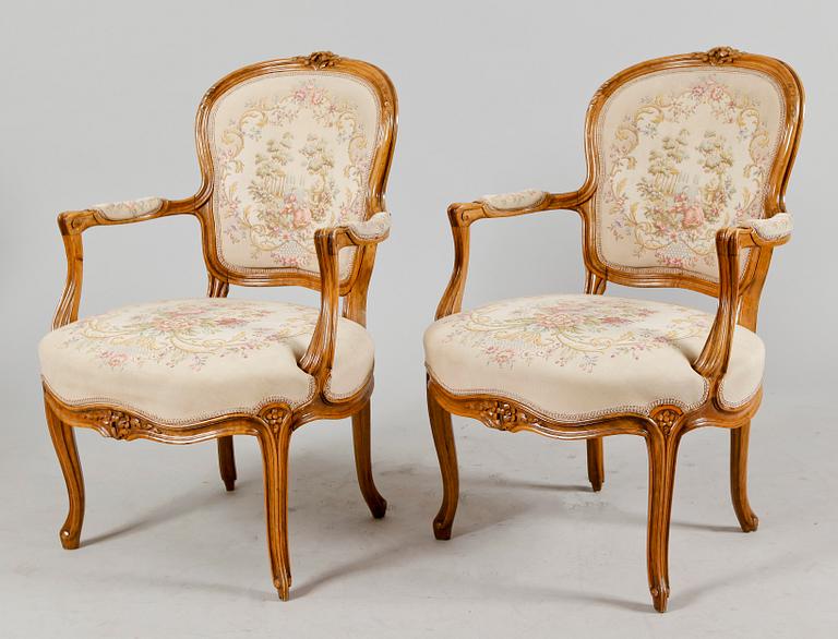 KARMSTOLAR, 1 par, rokokostil, 1900-talets andra hälft.