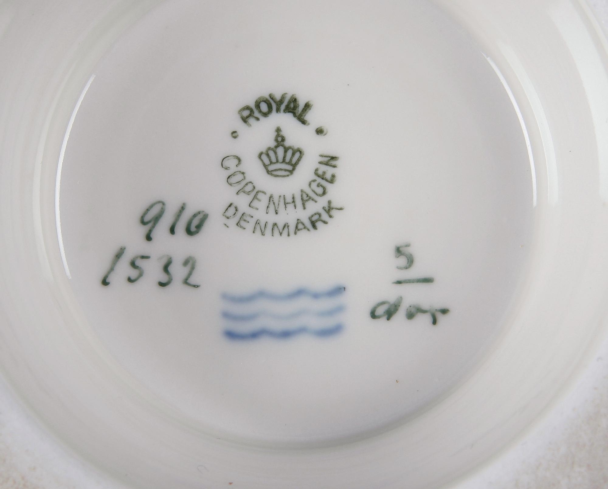 SKÅLAR, 3 st, porslin, bl.a Royal Copenhagen.