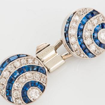 Ett par manschettknappar med runda briljant-, åttkant- och rosenslipade diamanter och safirer.