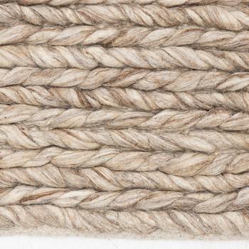 Matta, "Chunky wool sand", Lotta Agaton Interiors x Layered, ca 400 x 300 cm.