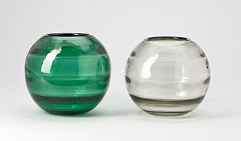 VASER, 2 st, glas, Edward Hald Orrefors 1930. Sign.