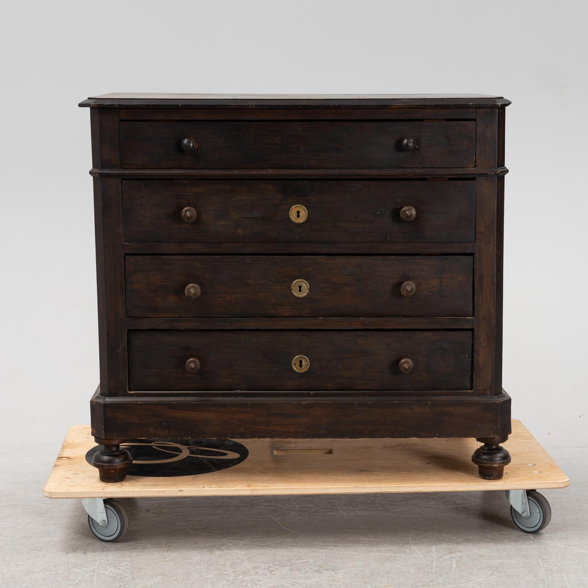 An end of the 19th Century chest of drawers.