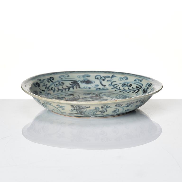 A blue and white dish, Annam, 16th/17th century.