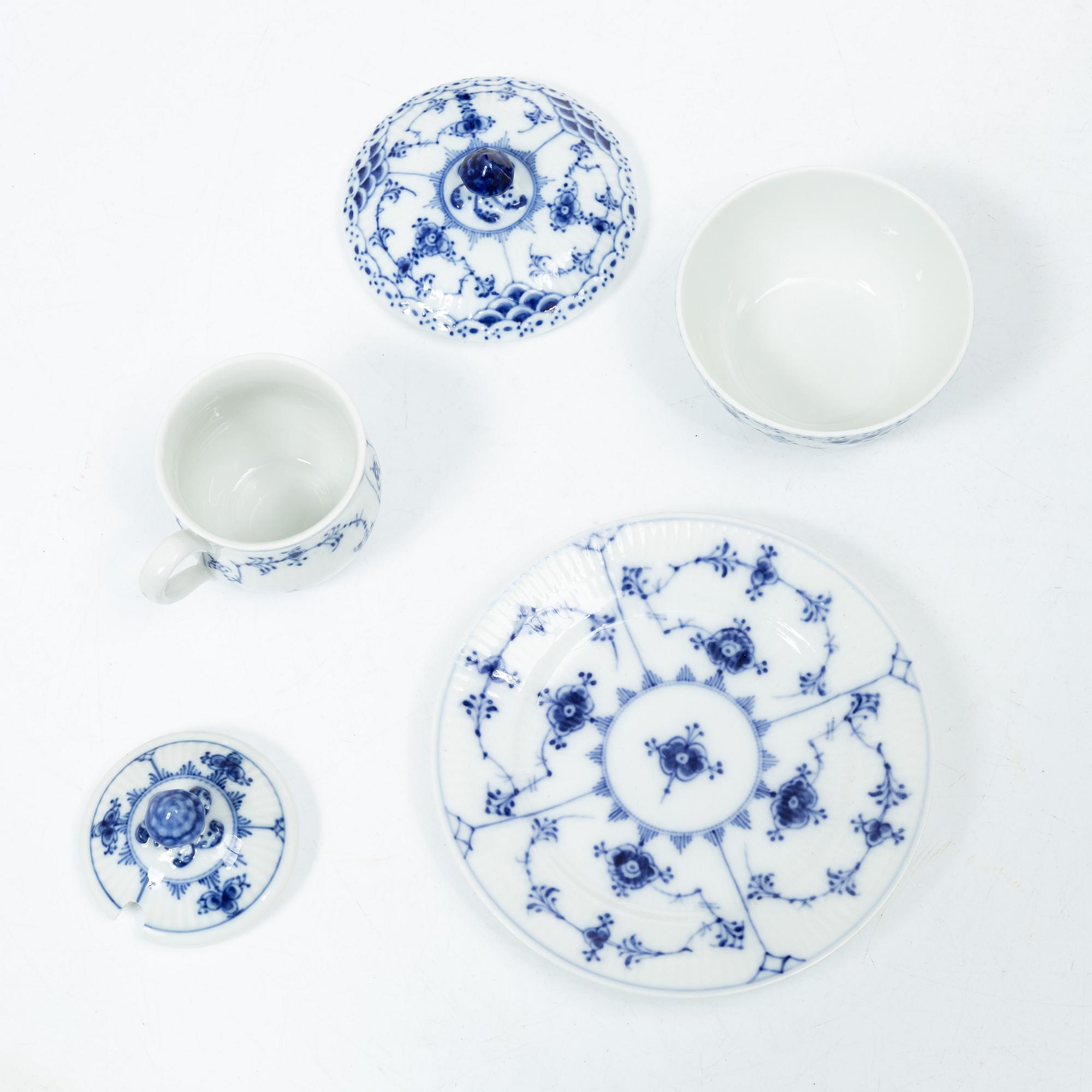 Royal Copenhagen, Servis, 14 delar, "Musselmalet", Danmark, 1900-tal.