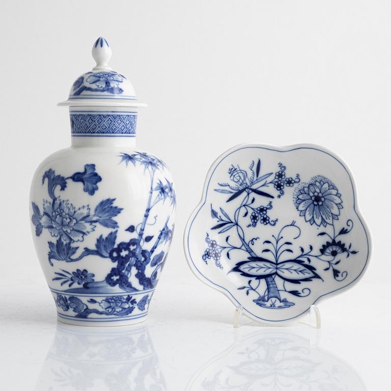 A porcelain urn an a small "Zwiebelmunster" dish, Meissen, Germany, first half of the 20th century.