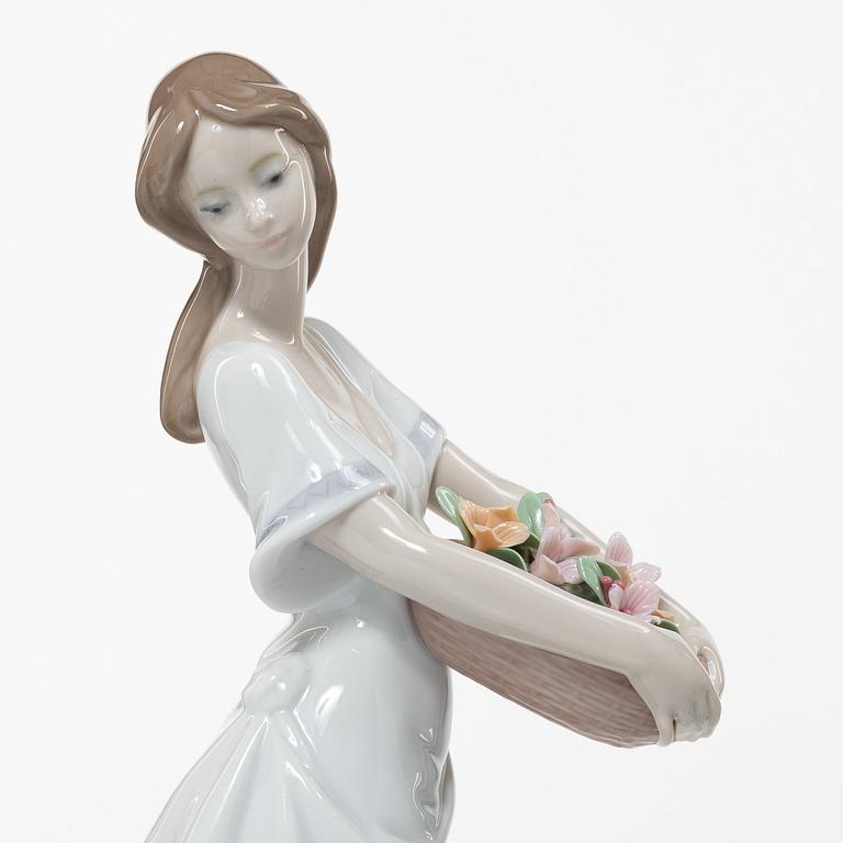 Lladró, figurines, 5 pcs, "Flowers for goddess", "Clumsy me", "Playing with doves", "Blissful youth", "Garden of Athens".