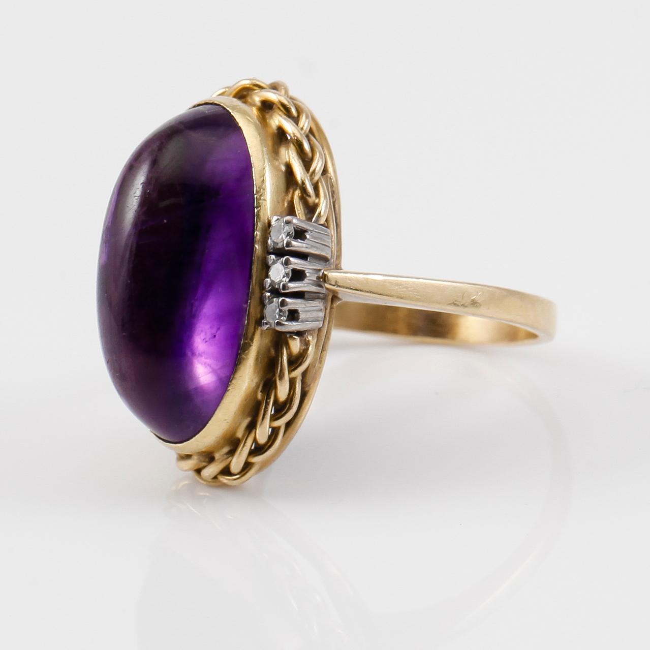RING, 18K guld, ametist samt 6 mindre diamanter.