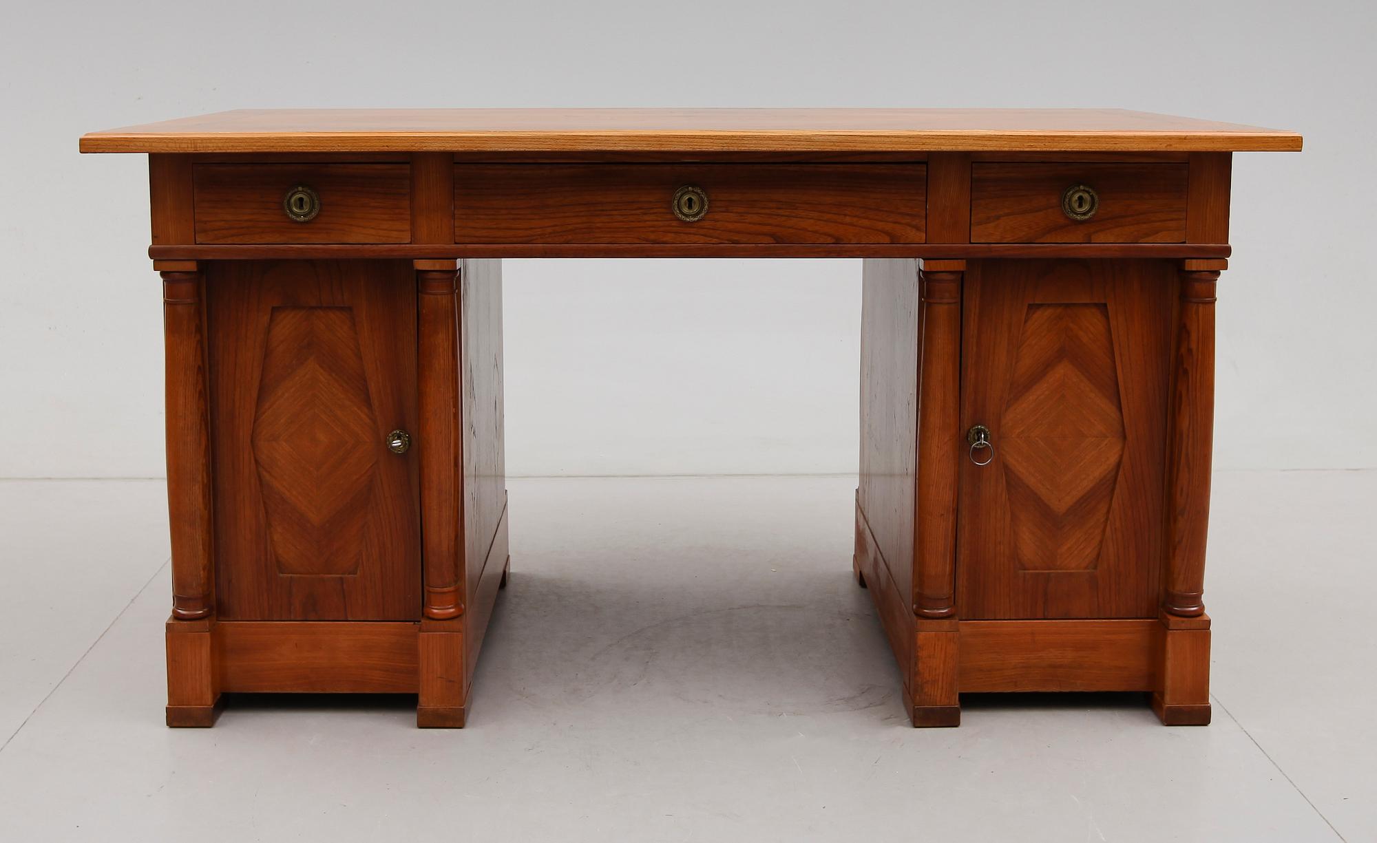 HURTSSKRIVBORD, 1900-talets första hälft.