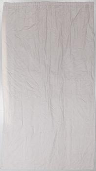 LINNEGARDINER, ett par. 2000-tal. Mått 200x370 cm.