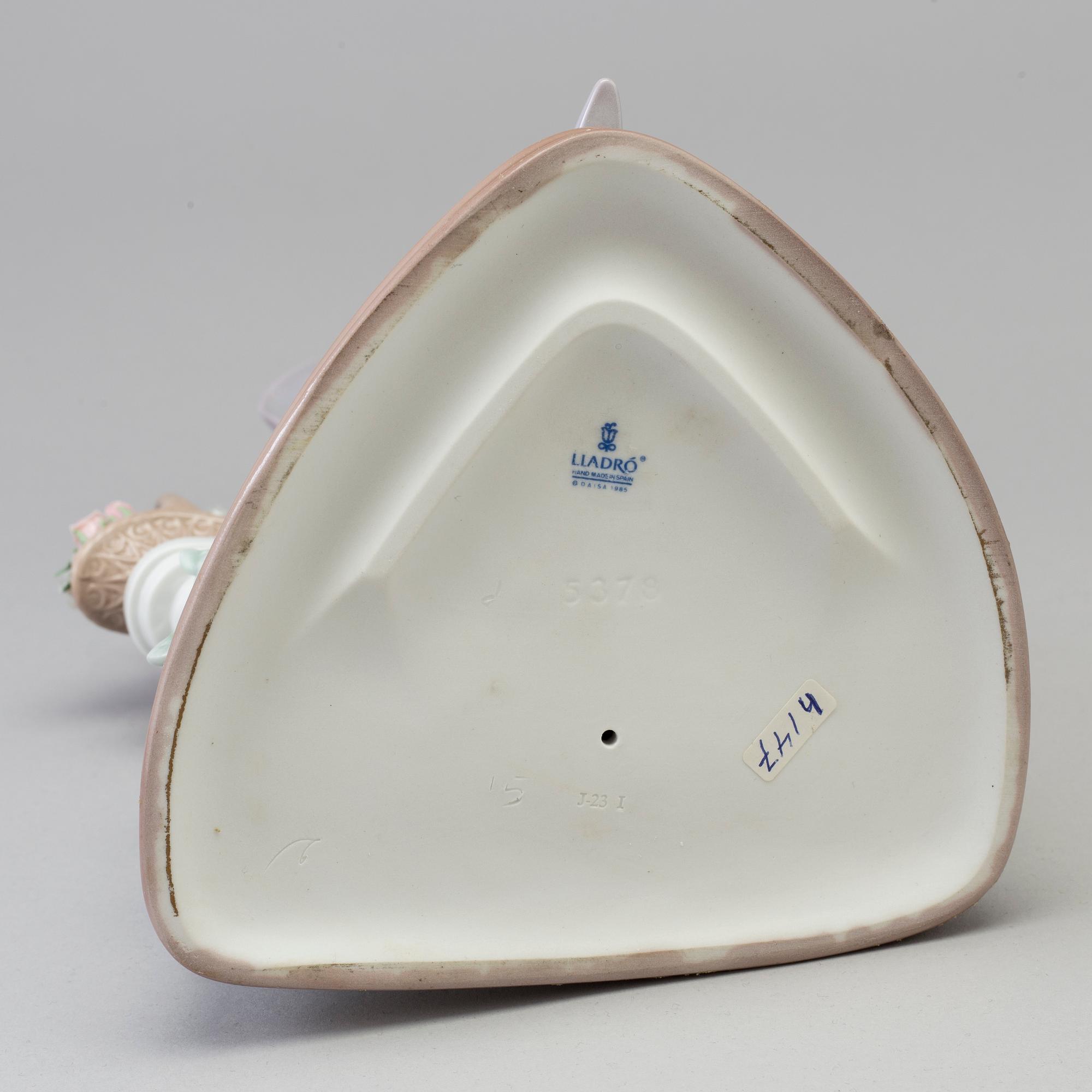 A Lladro porcelain figurine, 1980/90s.
