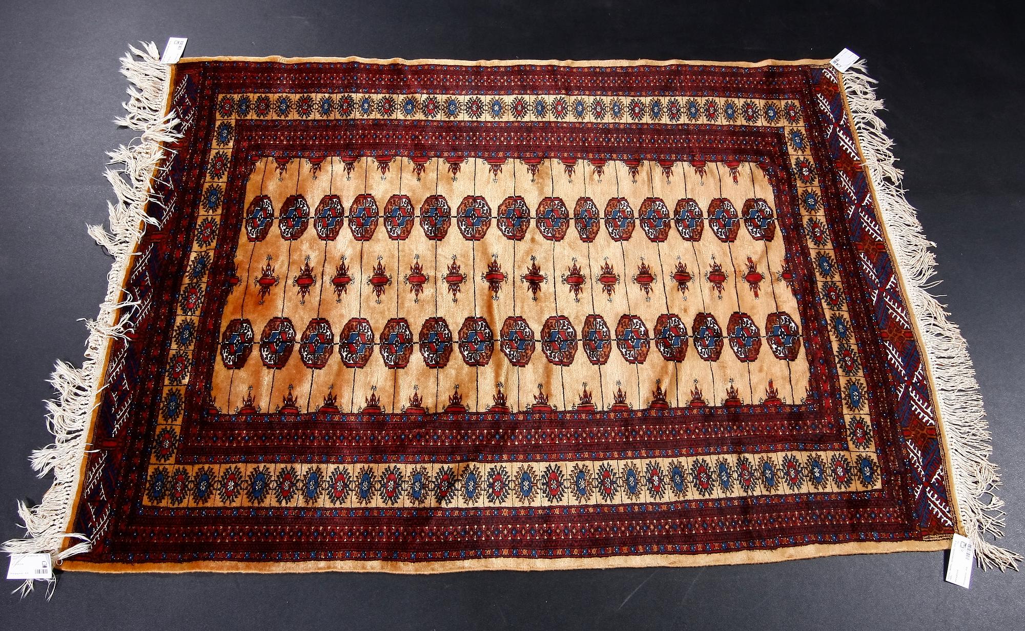 MATTA, orientalisk. 173 x 126.