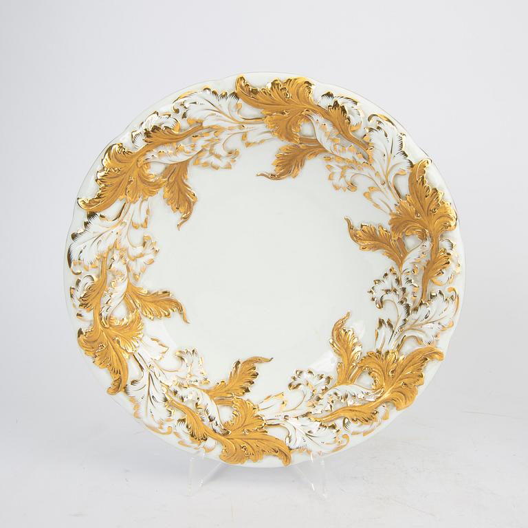 A set of two partly gilded
 Meissen porcelain platesd late 19th/early 20th century.