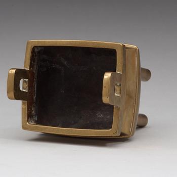 RÖKELSEKAR, polerad brons. Sen Qingdynasti (1644-1912).