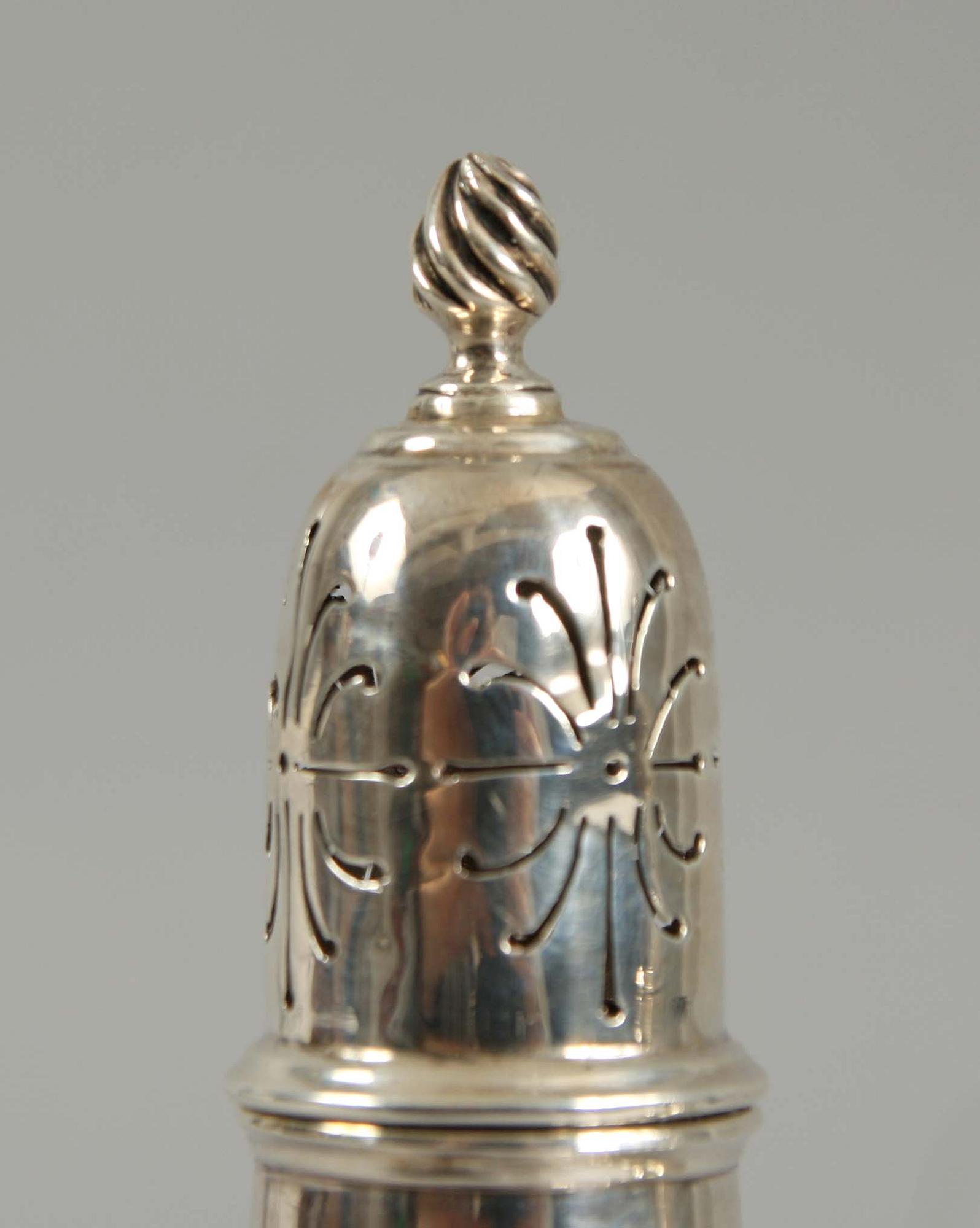 SOCKERRUSKOR, ett par, silver, London, England 1904-05.