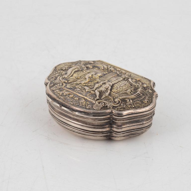 An 18th century parcel-gilt silver rococo snuff box, unidentified makers mark.