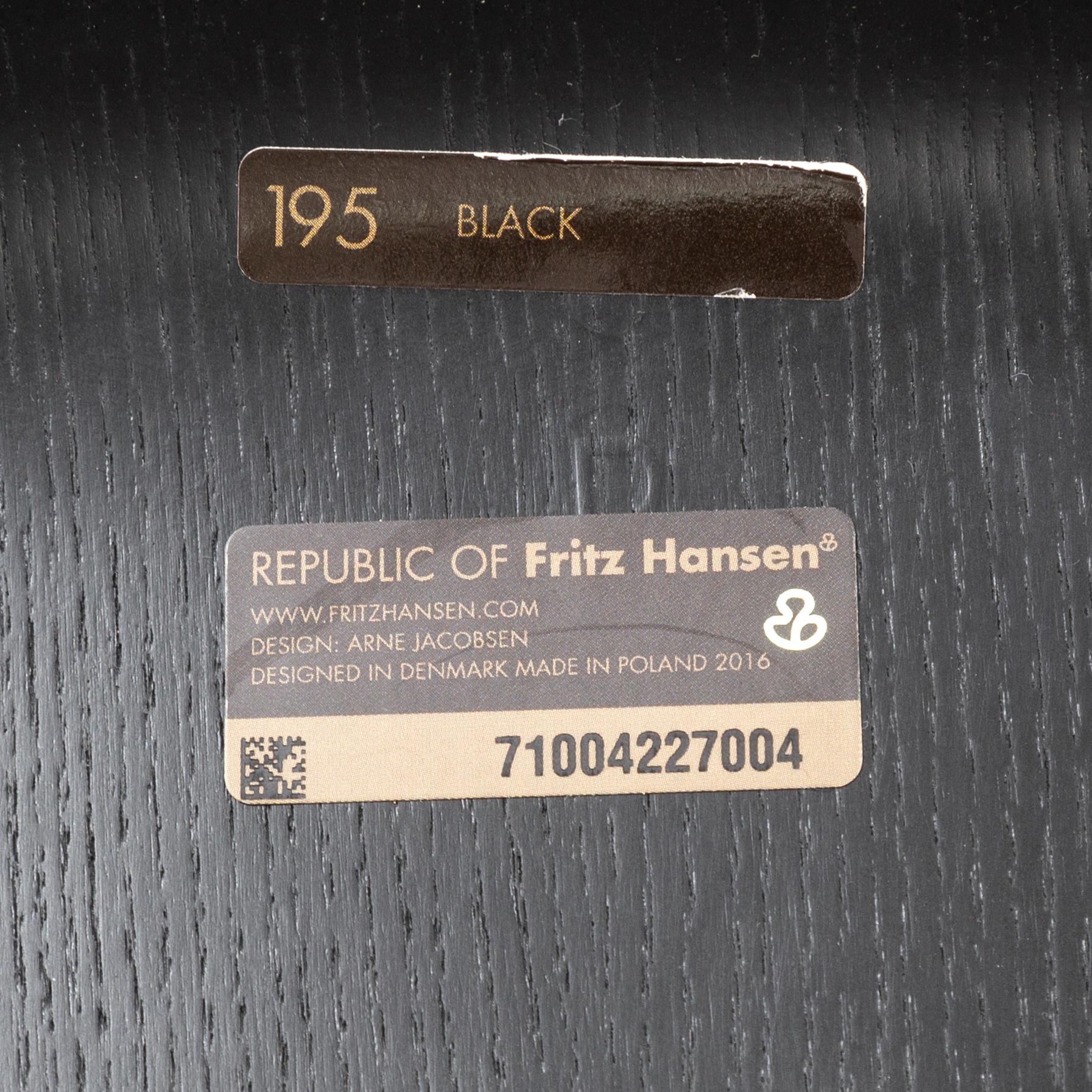 ARNE JACOBSEN, stolar, ett par, "Sjuan 3107 Black Edition" för Fritz Hansen, Danmark, 2016.