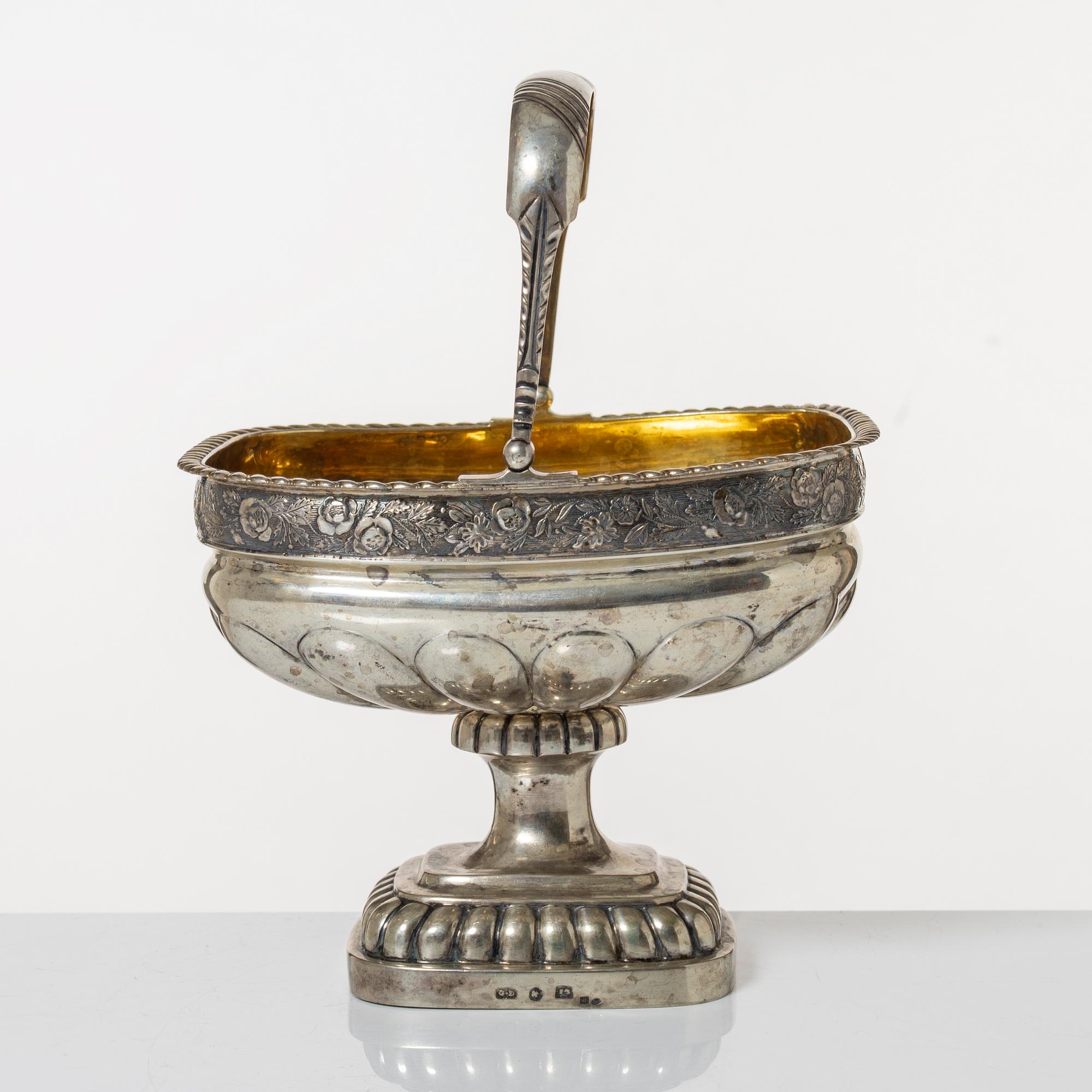 Confectionery bowl and cream jug, low-grade silver, Empire, 19th Century.