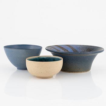 A set of three bowls, among others Brita Mellander-Jungermann.