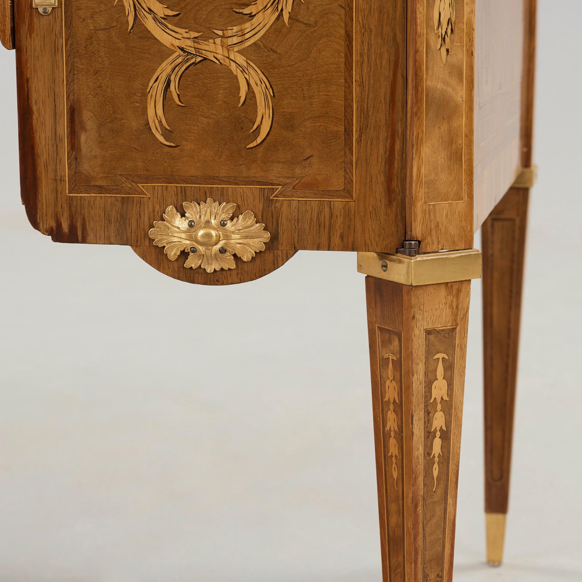 SKRIVBORD, av Georg Haupt (mästare i Stockholm 1770-1784), ej signerat. Gustavianskt.