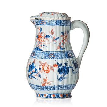 1066. An imari ewer with cover, Qing dynasty, Kangxi (1662-1722).