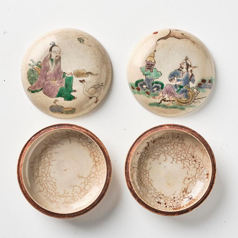 A pair of seal paste boxes with covers, Qing dynasty.