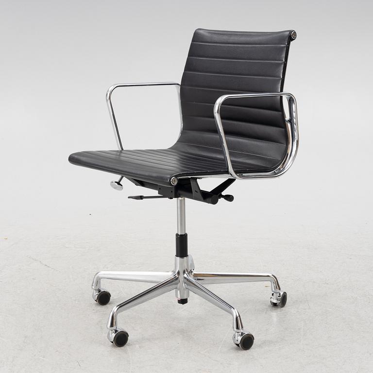 Charles & Ray Eames, karmstol, EA 117, Vitra.