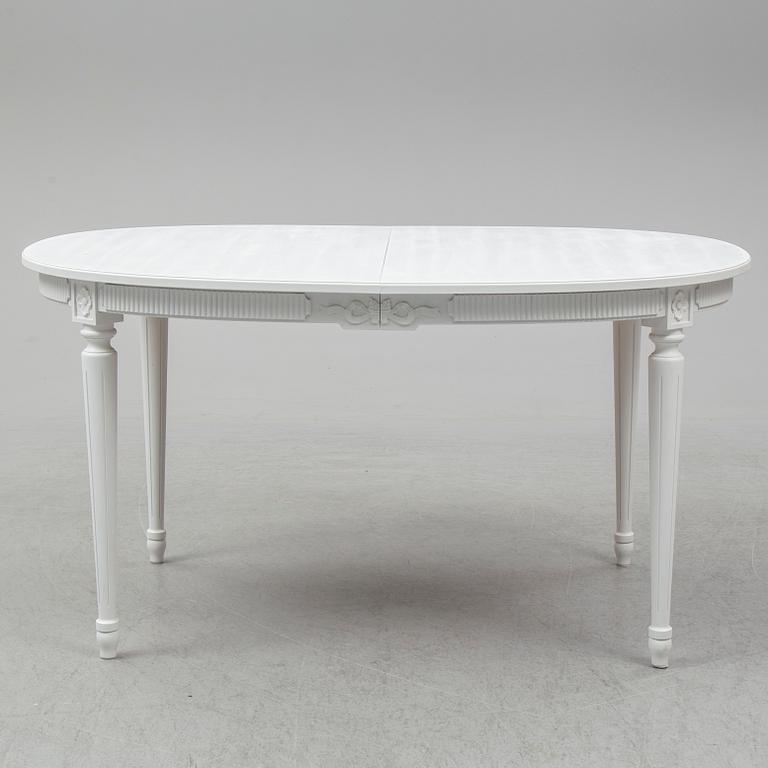 MATBORD, gustaviansk stil, 1900-talets slut. 2 iläggsskivor medföljer.