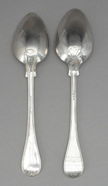 BELÖNINGSSKEDAR, 2 st, silver, J A Selling, Härnösand, 1886 samt KG Markström, Uppsala 1908. Tot vikt 126 gram.