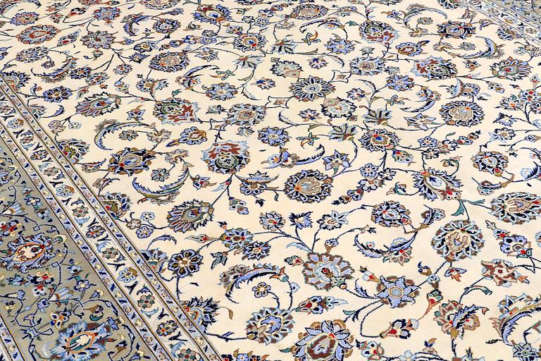 A CARPET, Kashan, 383 x 274 cm.