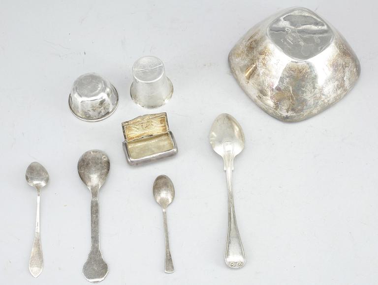 PARTISILVER, 8 delar, bland annat en skål i sterlingsilver av Åke Strömdahl, Stockholm, 1956. 1900-tal. Vikt ca 480 gram.