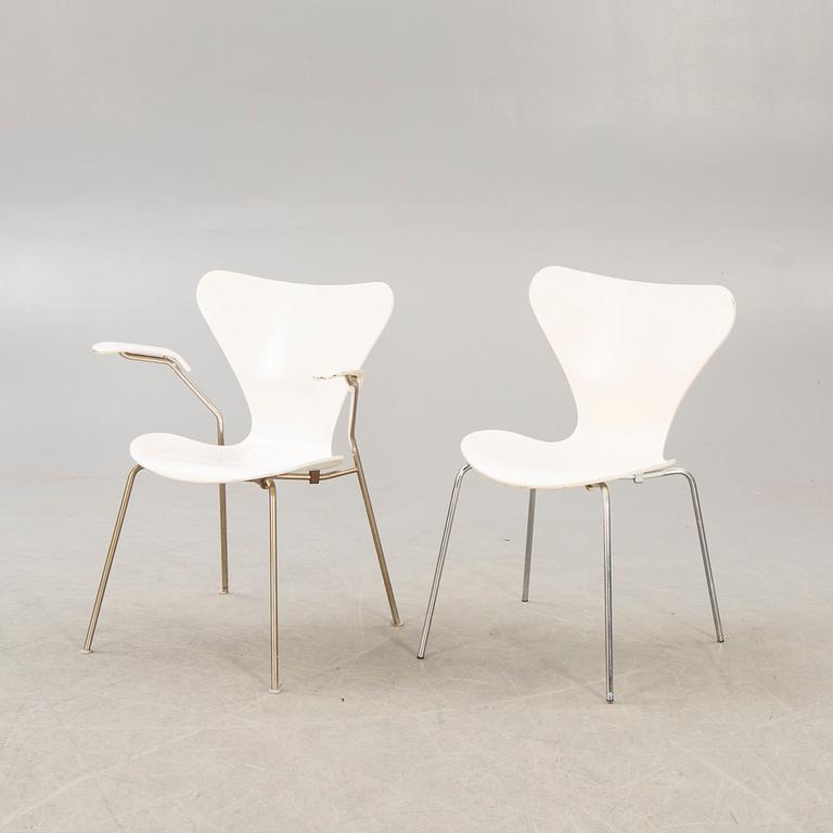 Arne Jacobsen, a set of six plus one Sjuan chairs for Fritz Hansen Denmark later part of the 20th century.