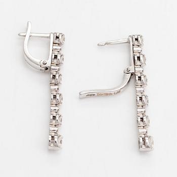 A pair of 18K white gold earrings with diamonds ca. 1.05 ct in total according to engraving.