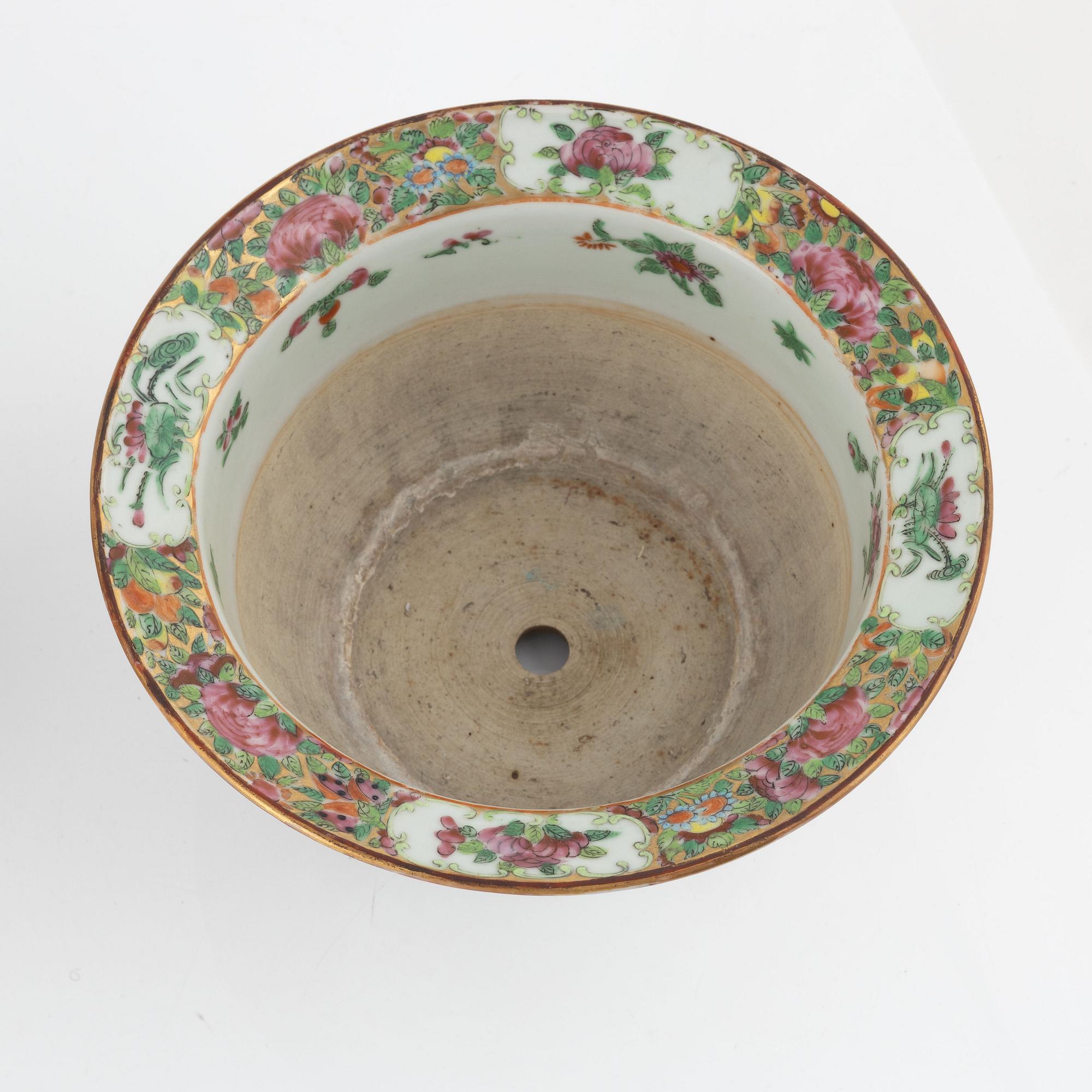 Three porceain flower pots, China, Qing dynasty, second half of the 19th century and around 1900.