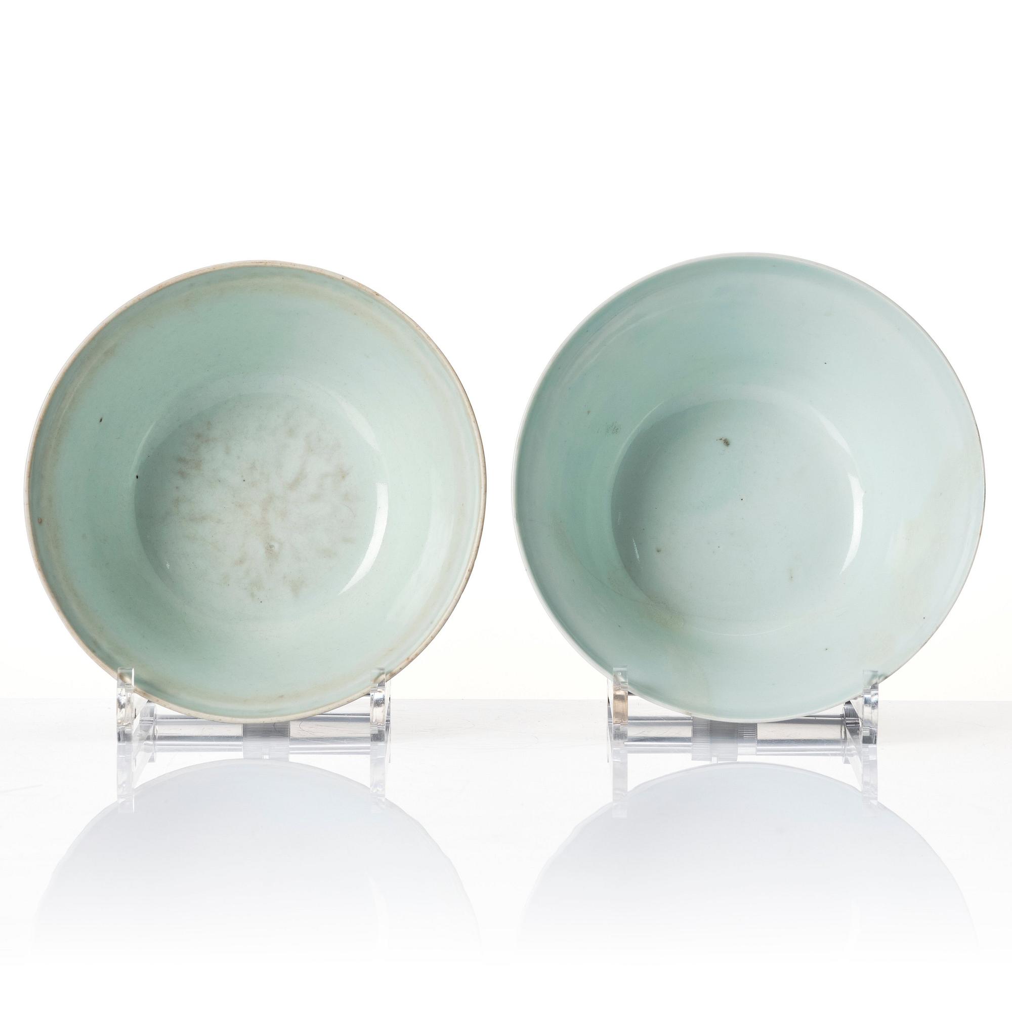 A matched pair of blue and white bowls, Qing dynasty, 19th century.
