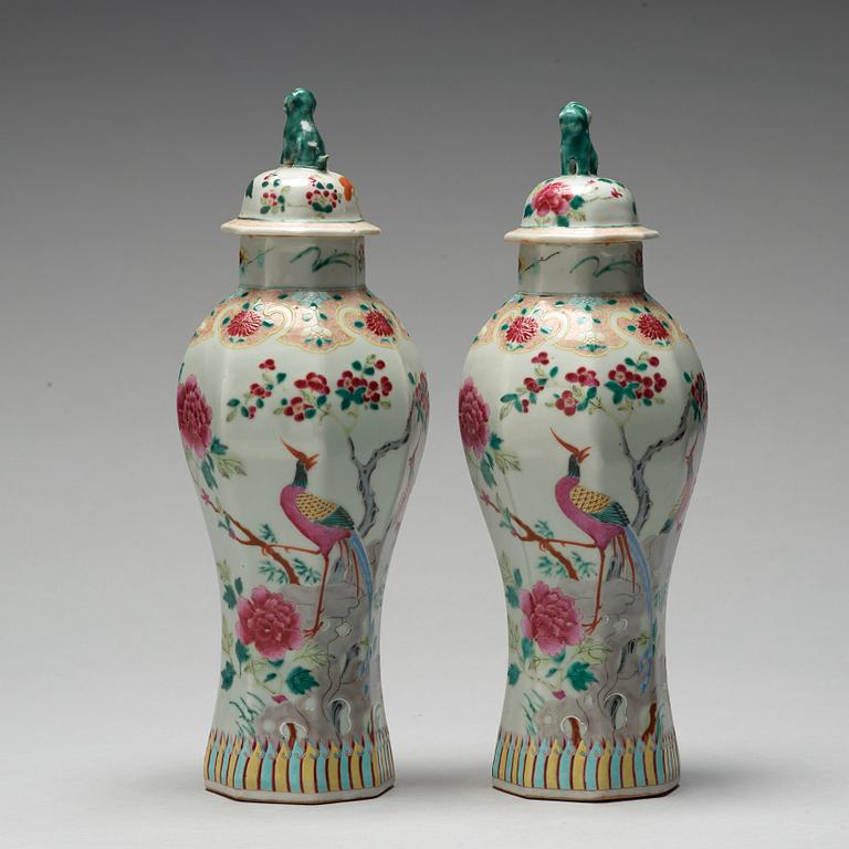 A pair of famille rose vases with cover, Samson, late 19th Century.