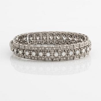 Bracelet in platinum with round brilliant and eight-cut diamonds.