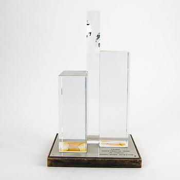 Jan Johansson, skulptur signerad och numrerad 78/150 plexi och glas Orrefors.