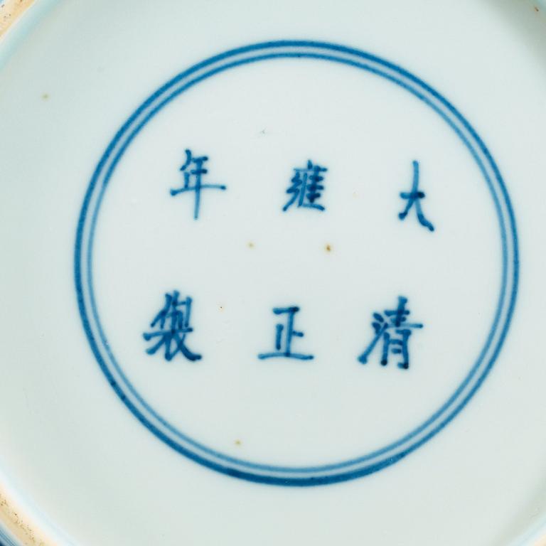 A blue and white dragon dish, Qing dynasty with Yongzheng six character mark.