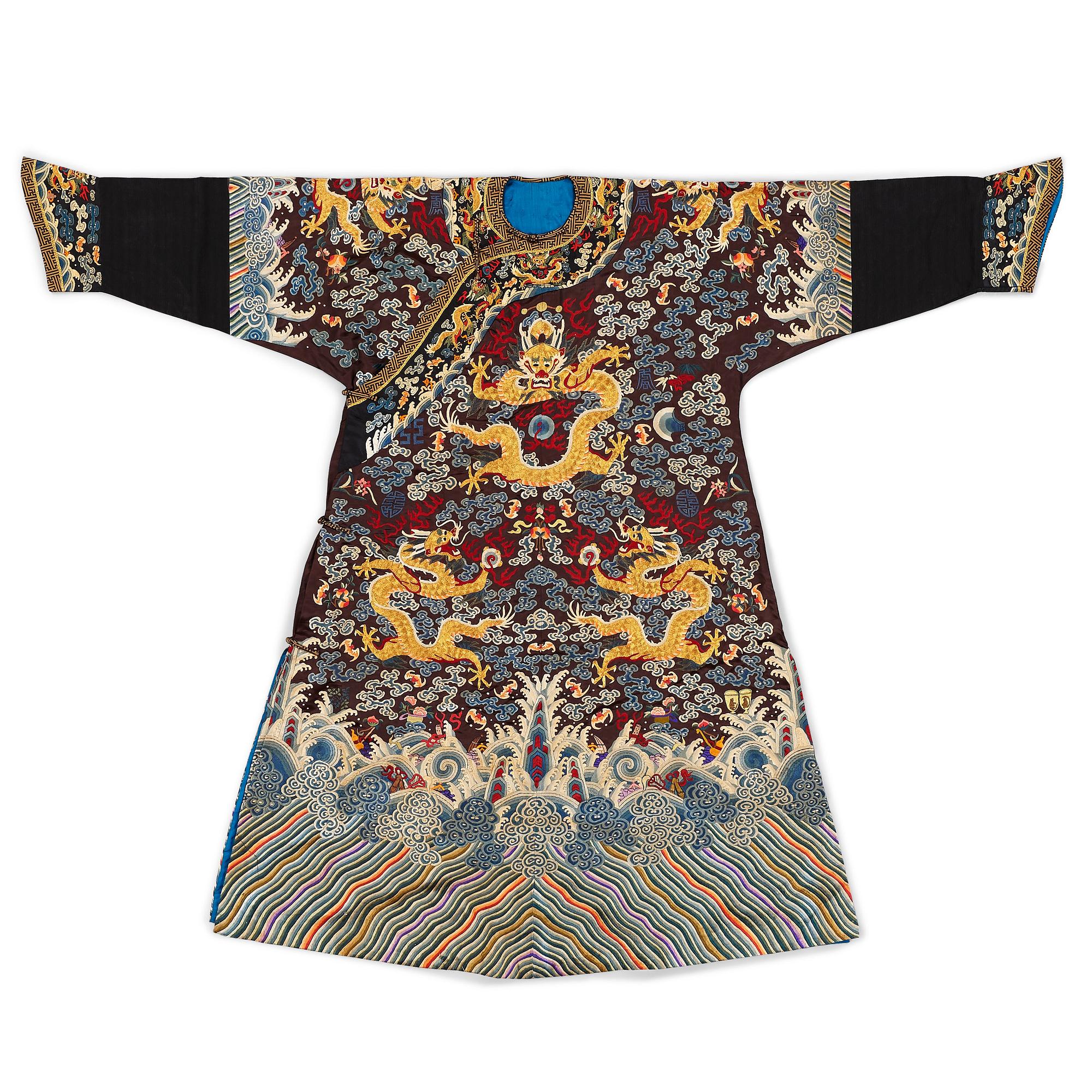 A Chinese embroidered silk robe, late Qing dynasty, circa 1900.